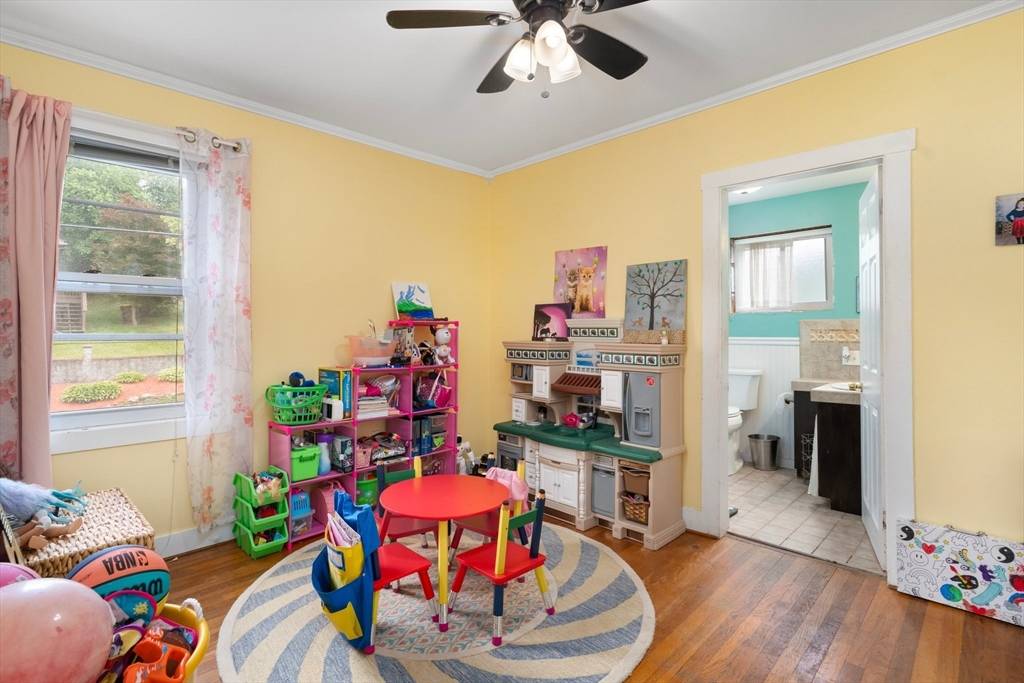 Fall River, MA 02720,376 N Underwood St.