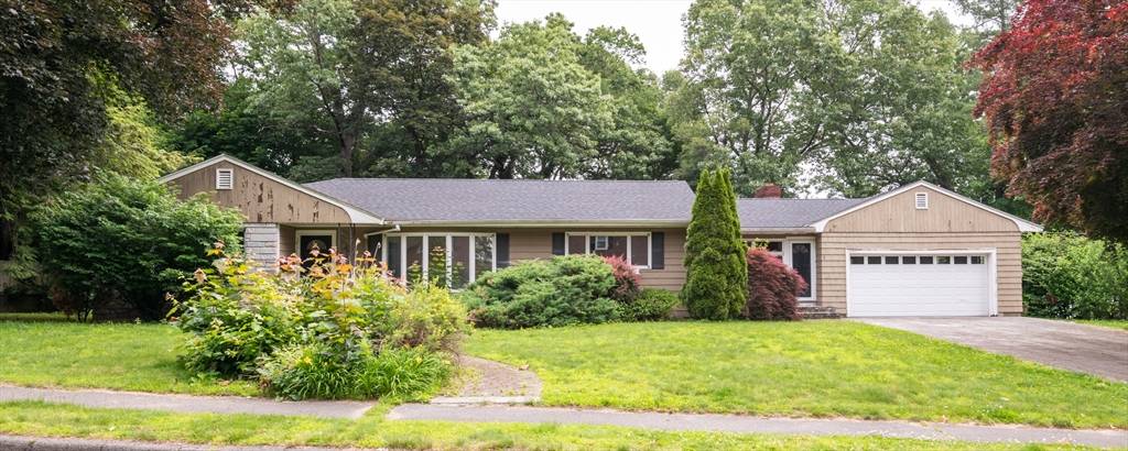 Lynnfield, MA 01940,1 Hunting Ln