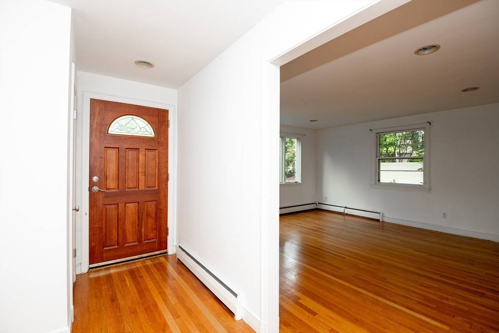 Lynnfield, MA 01940,1 Hunting Ln