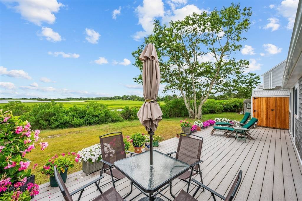 16 Gulls Cove Rd Yarmouth, MA 02673
