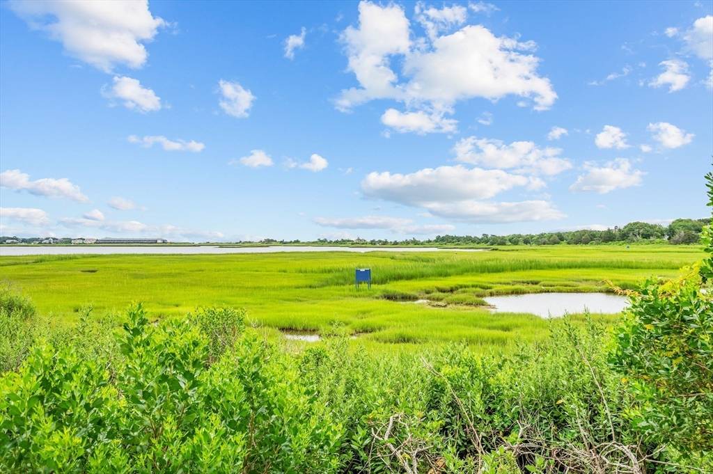16 Gulls Cove Rd Yarmouth, MA 02673