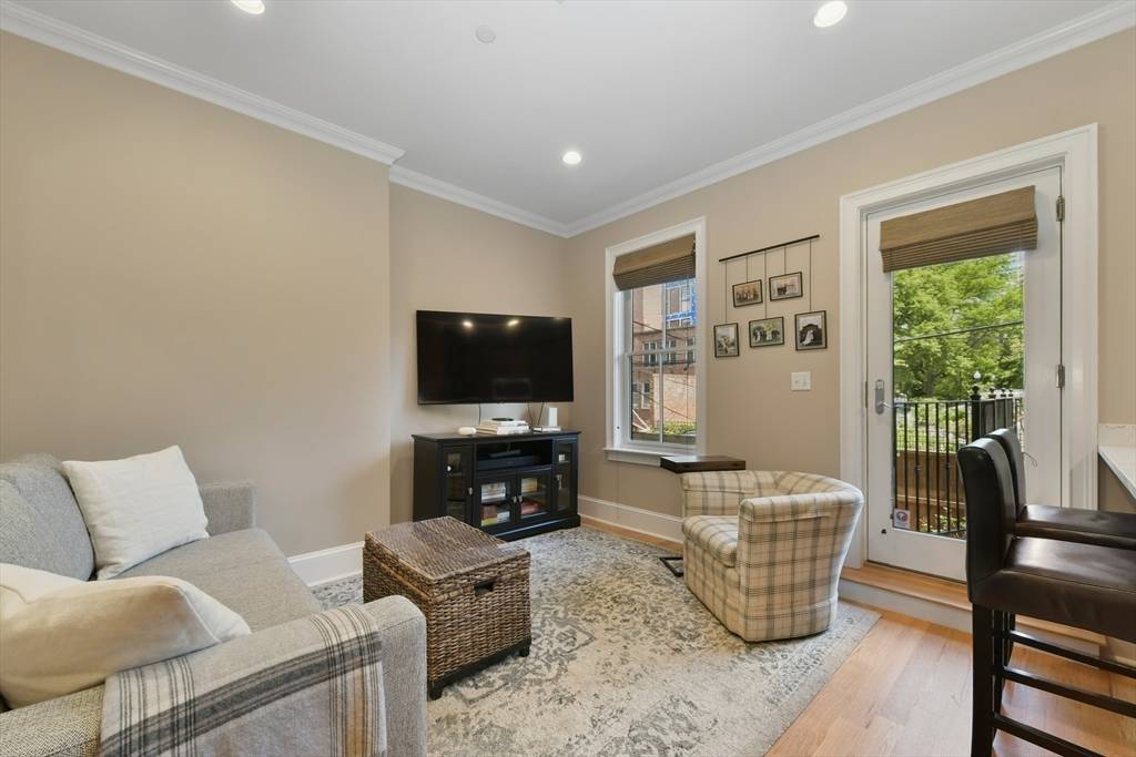 Boston, MA 02118,209 W Springfield St #2