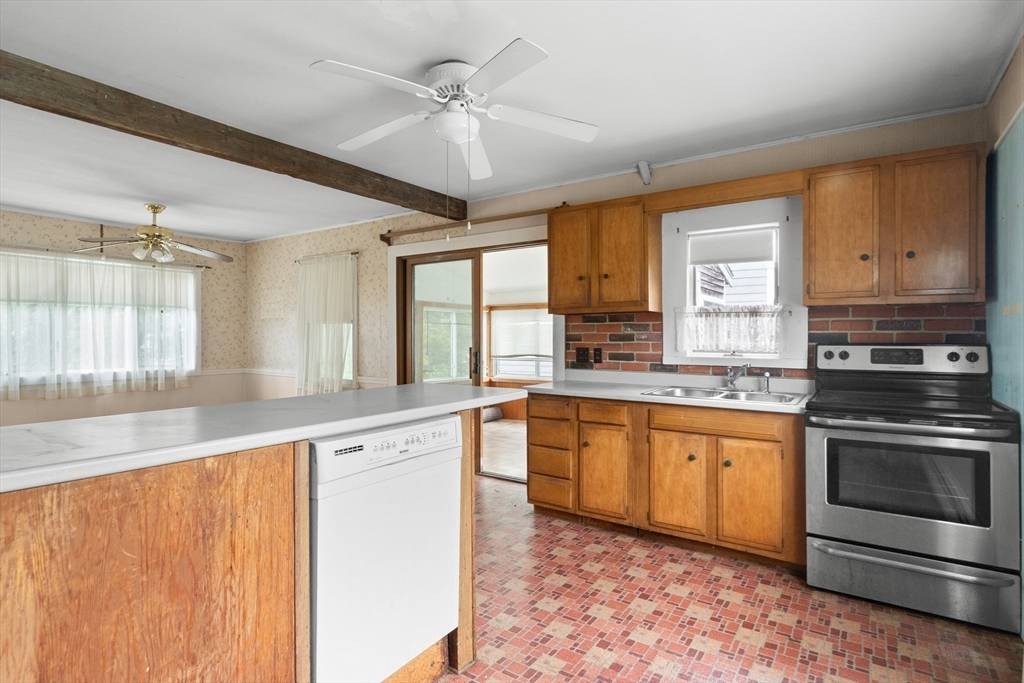 14 Farrell Street Newburyport, MA 01950