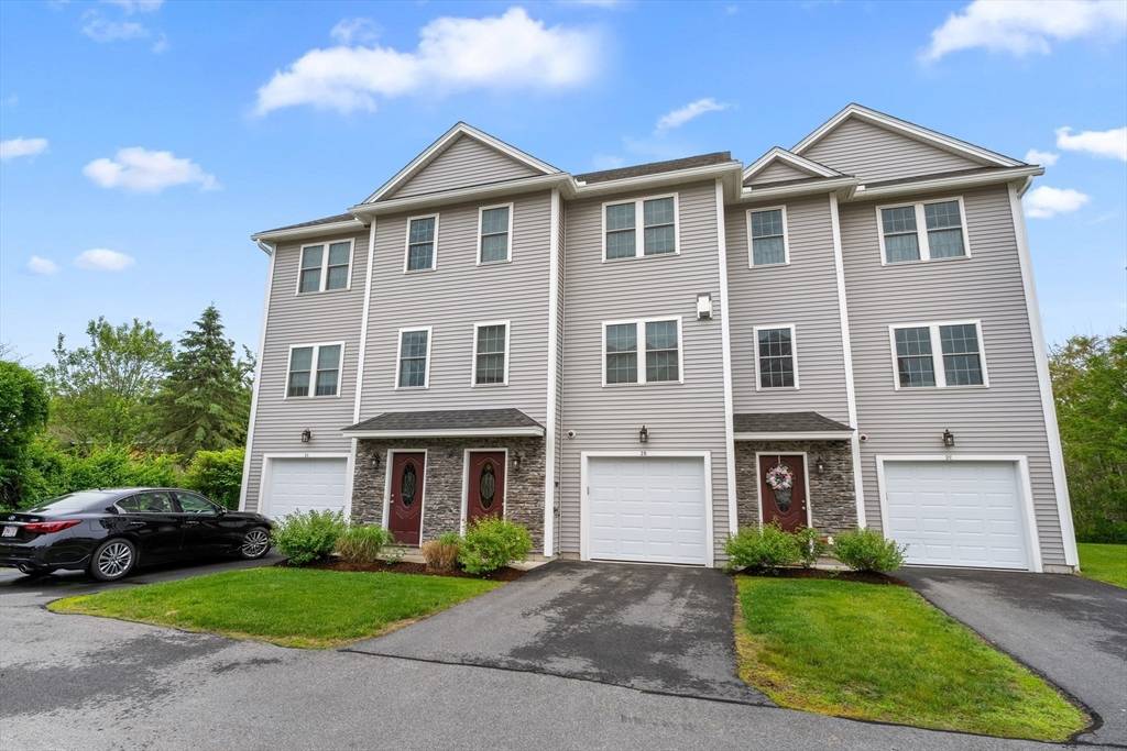 Salisbury, MA 01952,2 Heron Way #B
