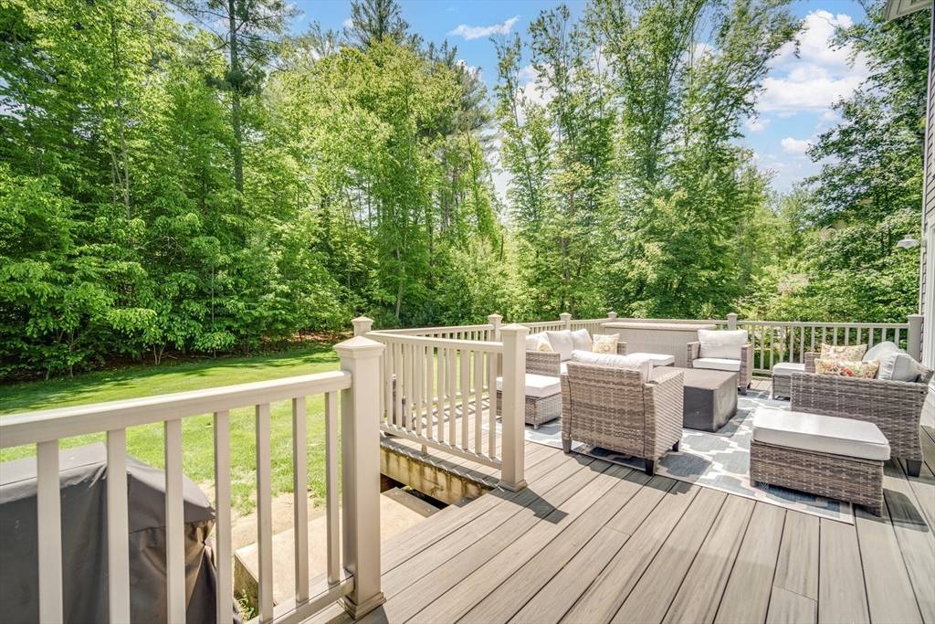 Hadley, MA 01035,2 Nikkis Way