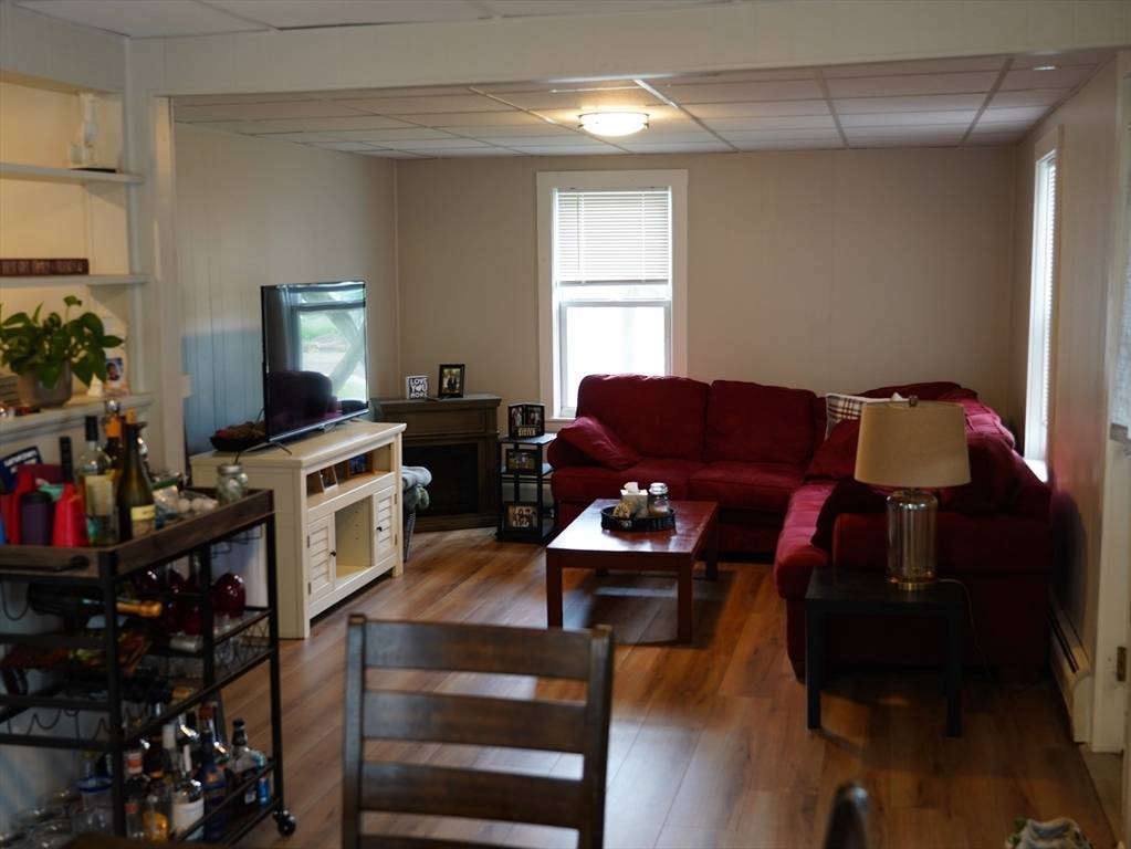 Webster, MA 01570,37 Prospect St