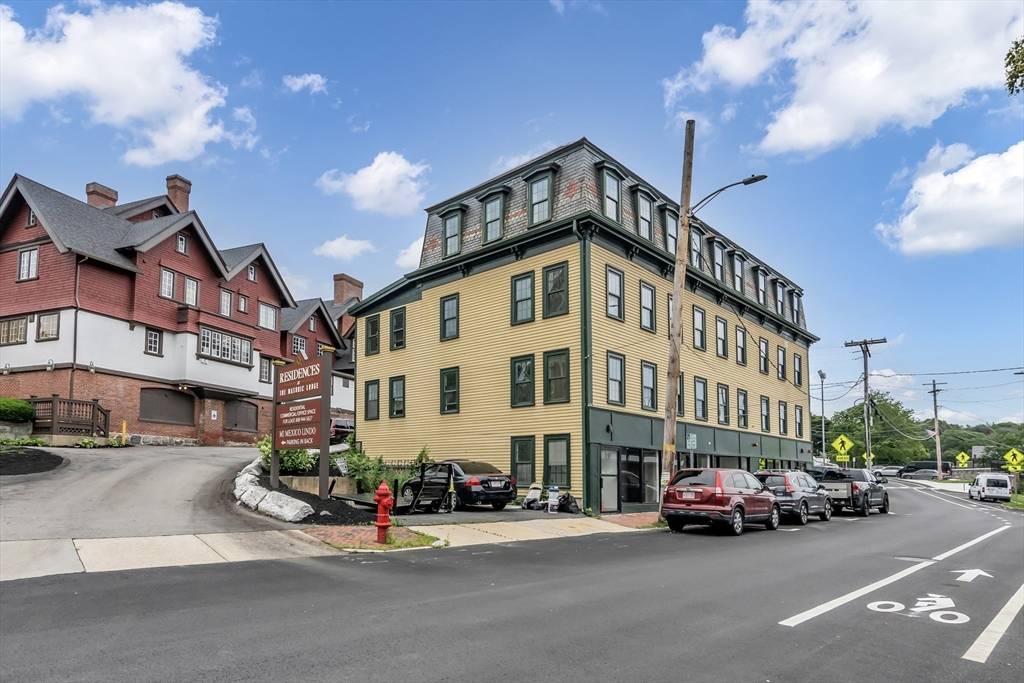 Methuen, MA 01844,2 Charles St #101