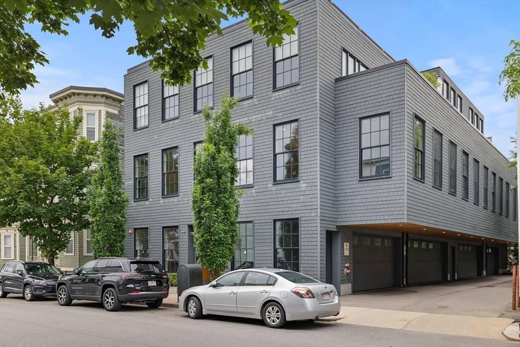 Boston, MA 02127,618 East 2nd St #2