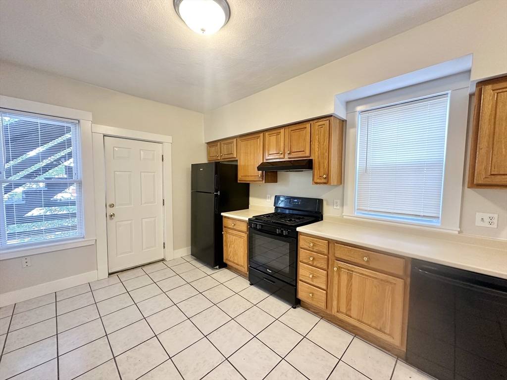Somerville, MA 02145,21 Macarthur St. #2
