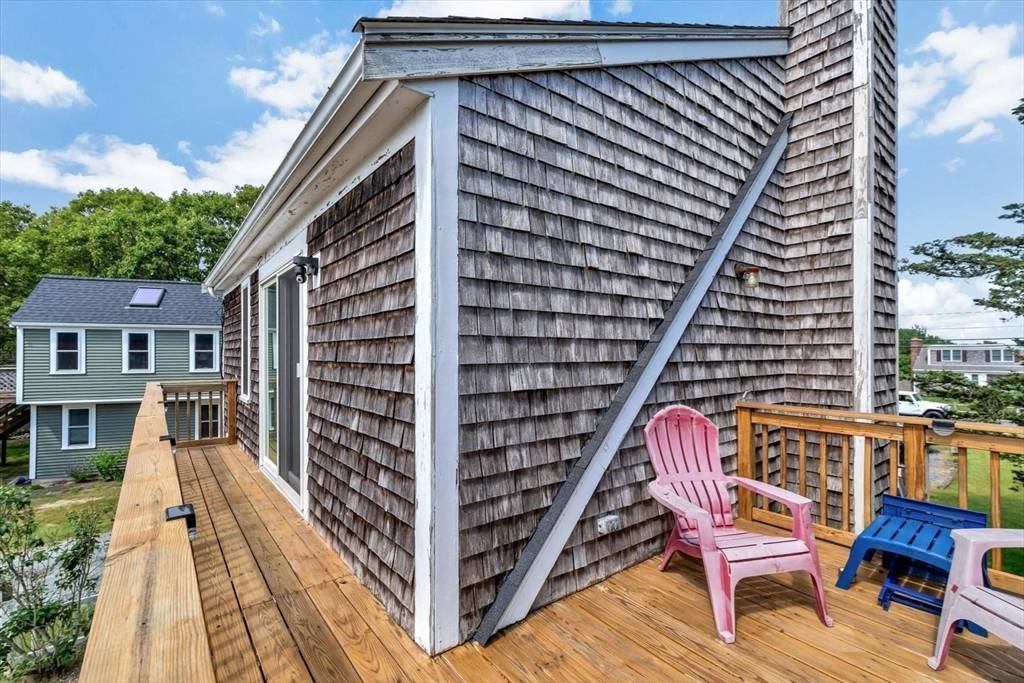 Dennis, MA 02670,111 School St #6
