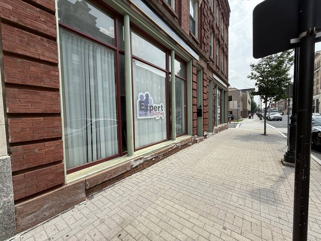 Holyoke, MA 01040,176-178 High St