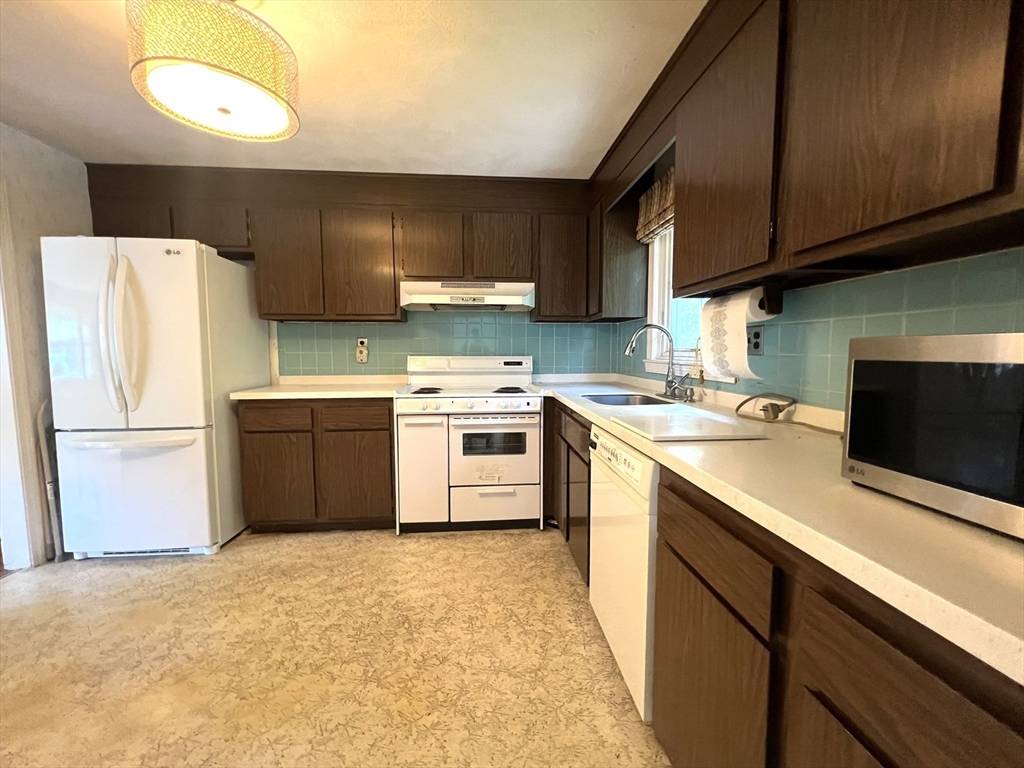 Woburn, MA 01801,31 Dix Rd Ext