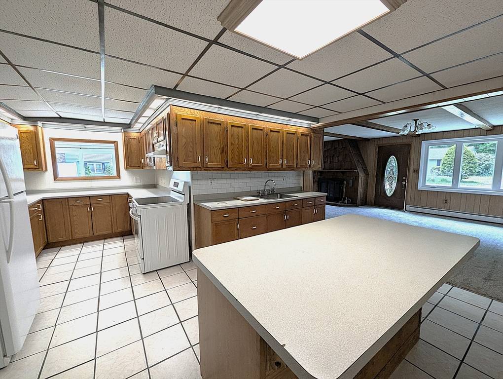 22 Newton Ave Tewksbury, MA 01876