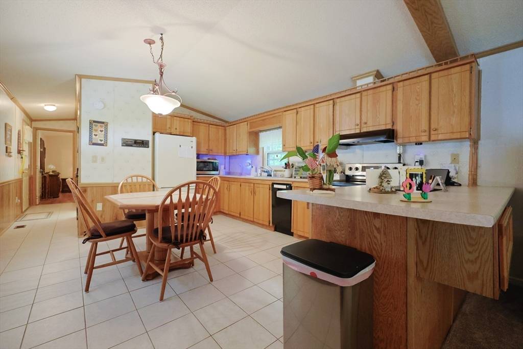 Leominster, MA 01453,556 Central St #156