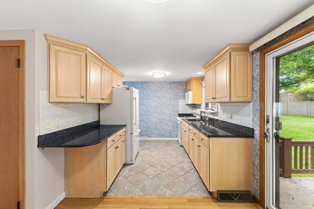 Somerset, MA 02725,30 Bellevue Avenue