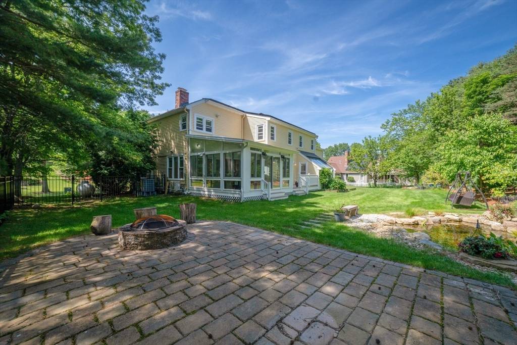 Winchester, MA 01890,4 Fieldstone Dr