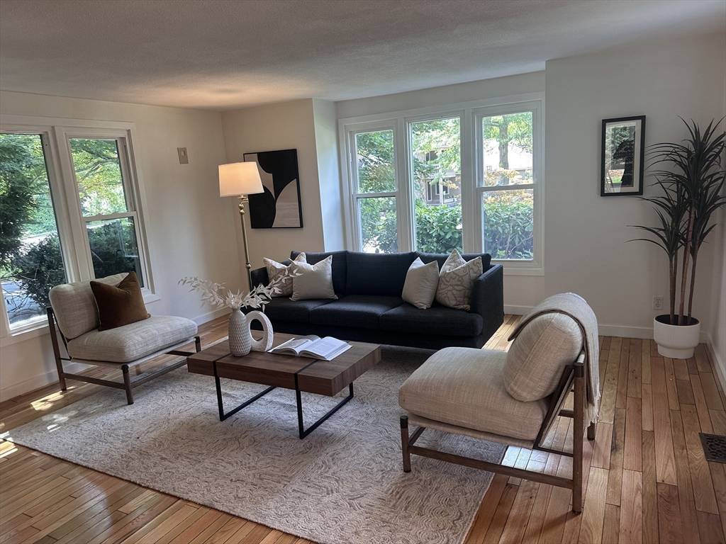 Winchester, MA 01890,4 Fieldstone Dr