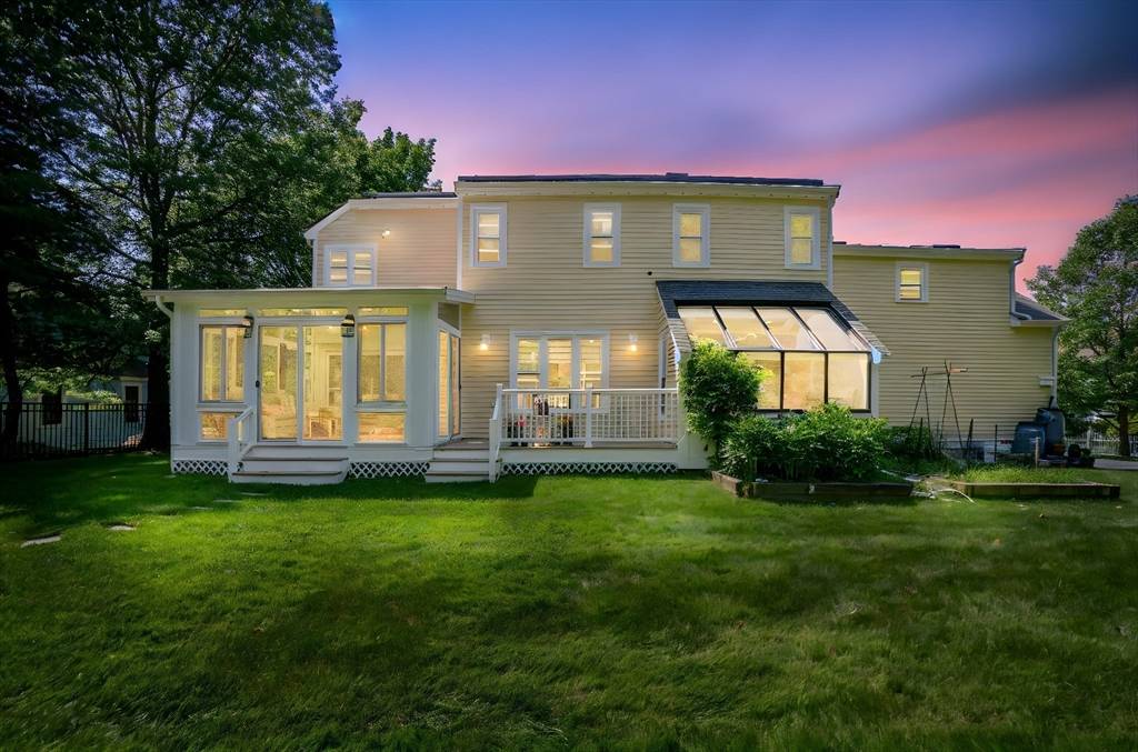 Winchester, MA 01890,4 Fieldstone Dr