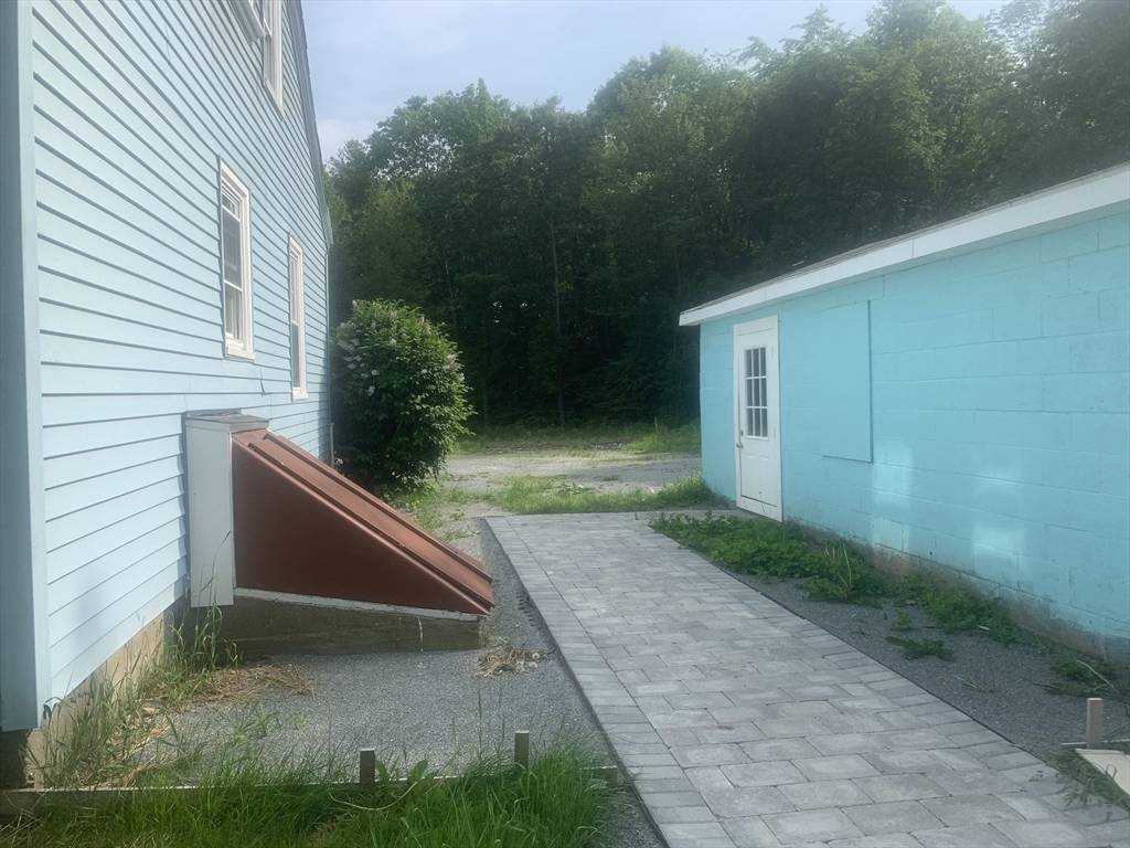 205 Gardner Road Hubbardston, MA 01452