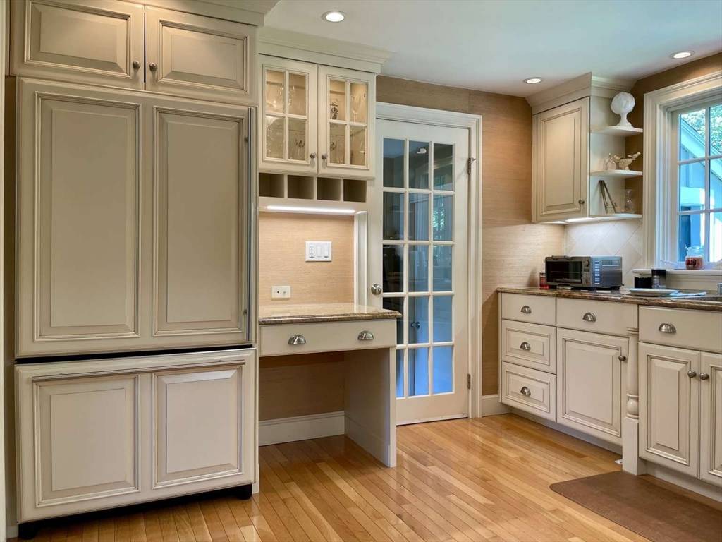 North Reading, MA 01864,4 Hickory Lane