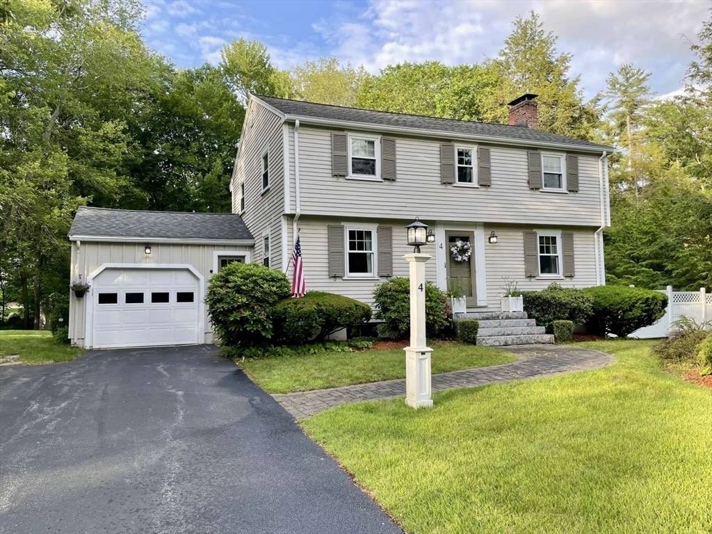 North Reading, MA 01864,4 Hickory Lane