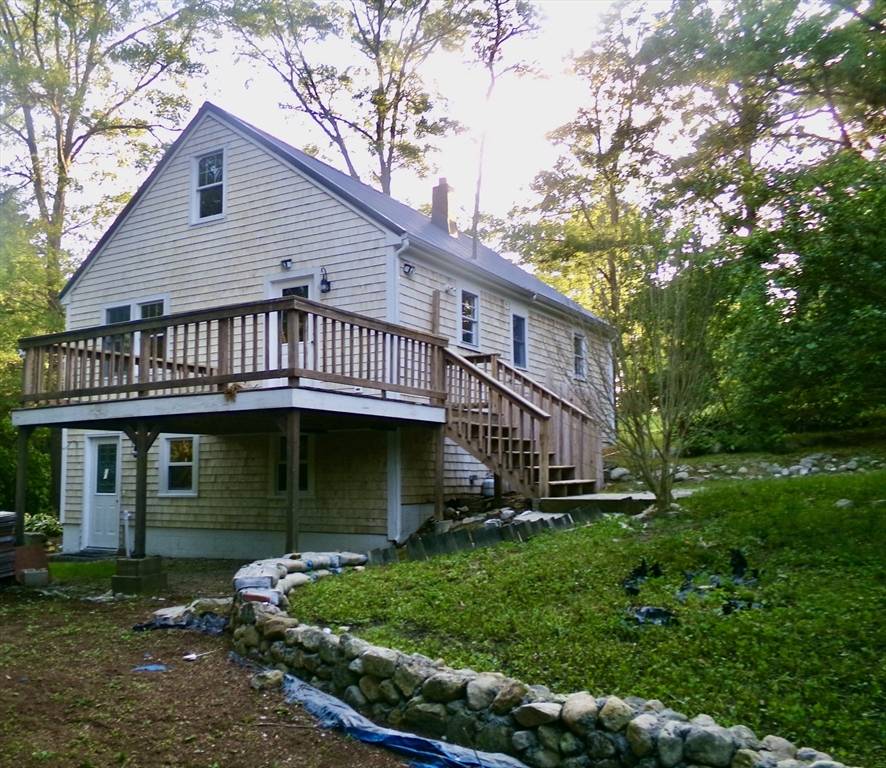 Falmouth, MA 02536,19 Saint Anns Ln