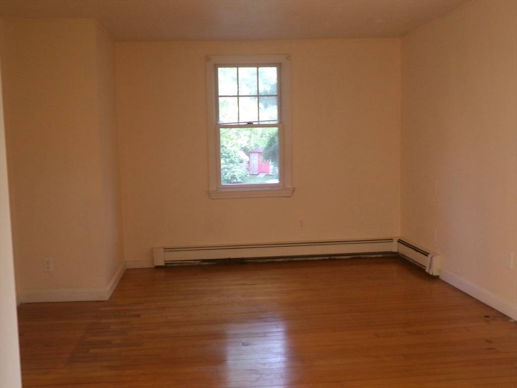 Falmouth, MA 02536,19 Saint Anns Ln