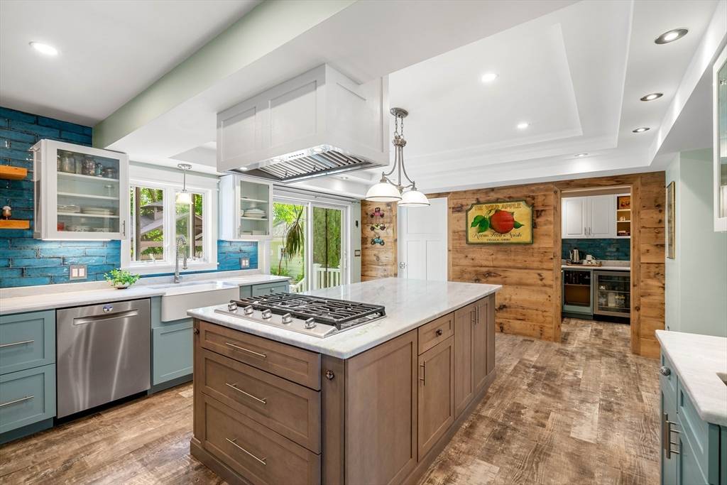 Dracut, MA 01826,16 Pinehurst Ave