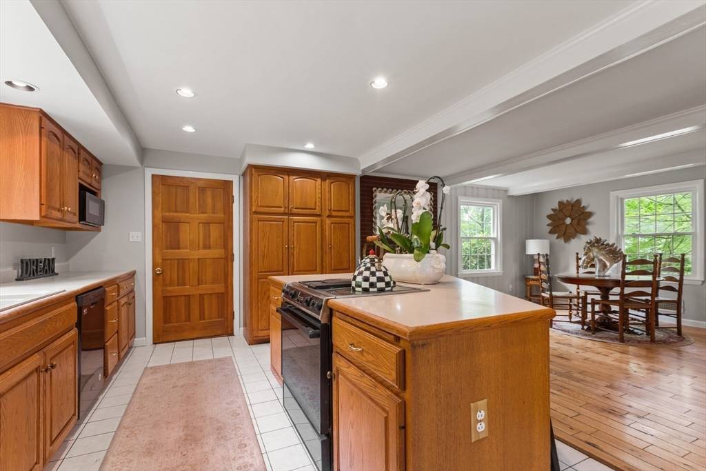North Andover, MA 01845,124 Hillside Rd