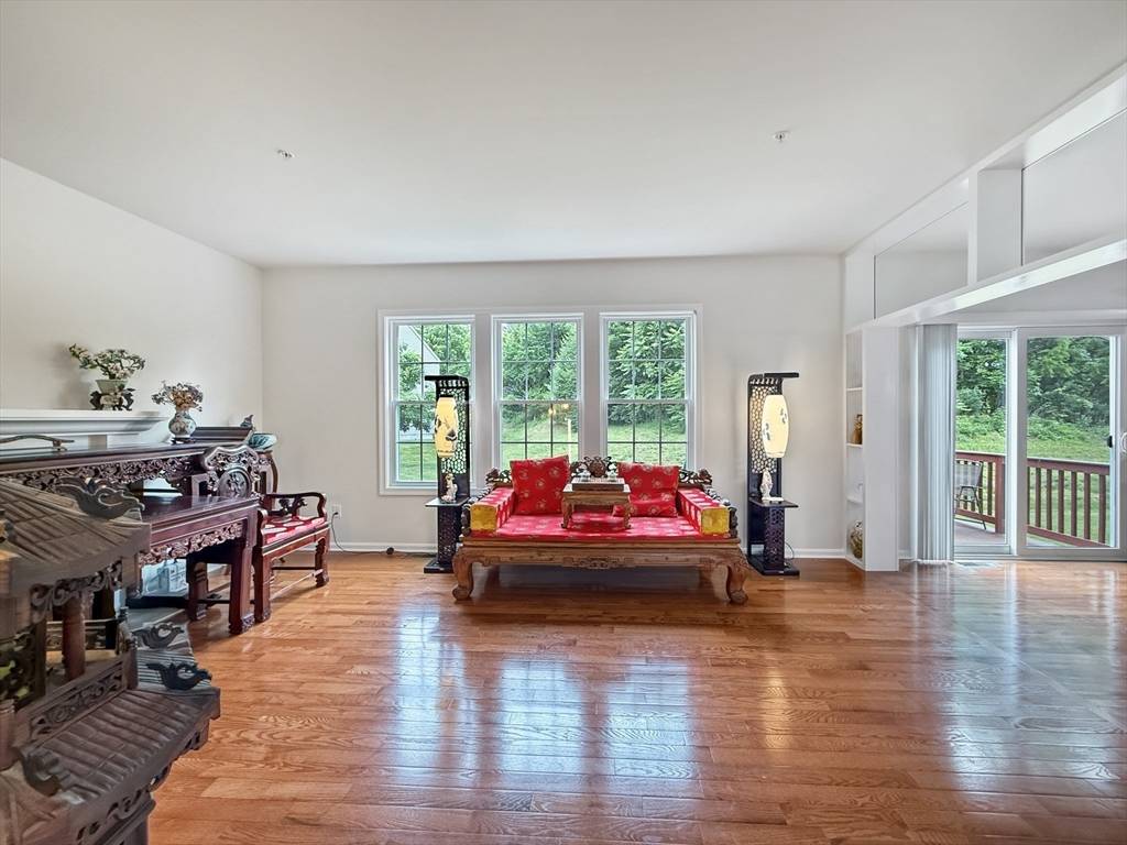 Hopkinton, MA 01748,12 Grandview Dr #12