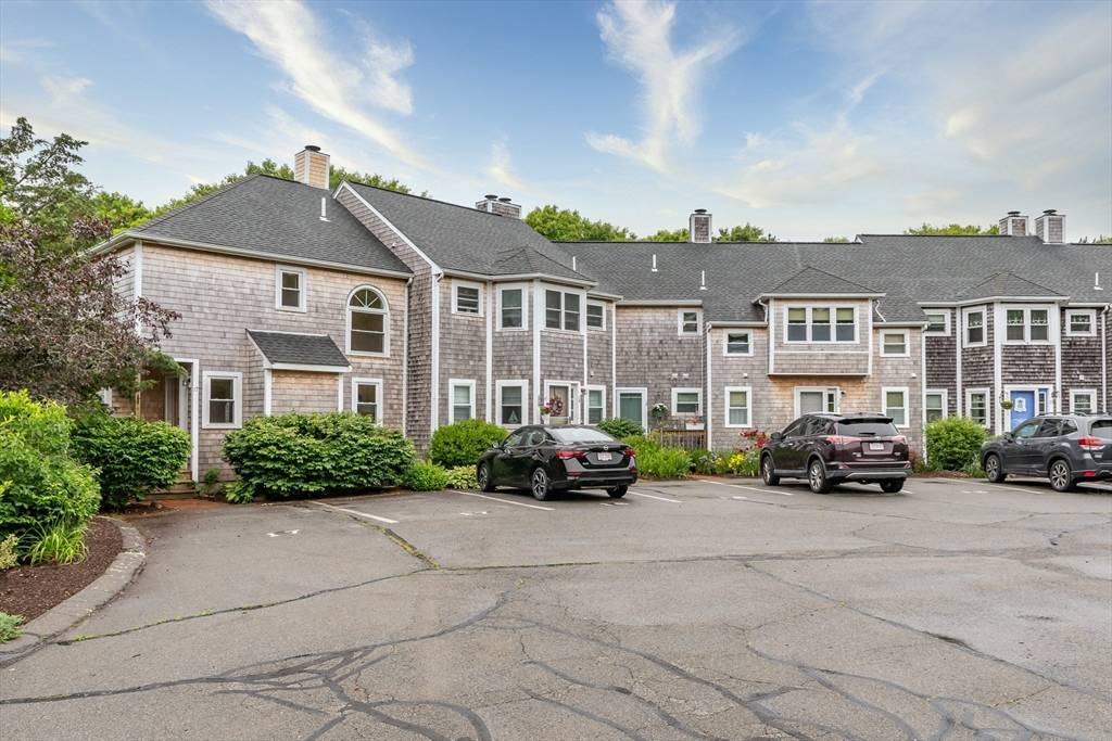 Bourne, MA 02532,17 Harbor Hill #17