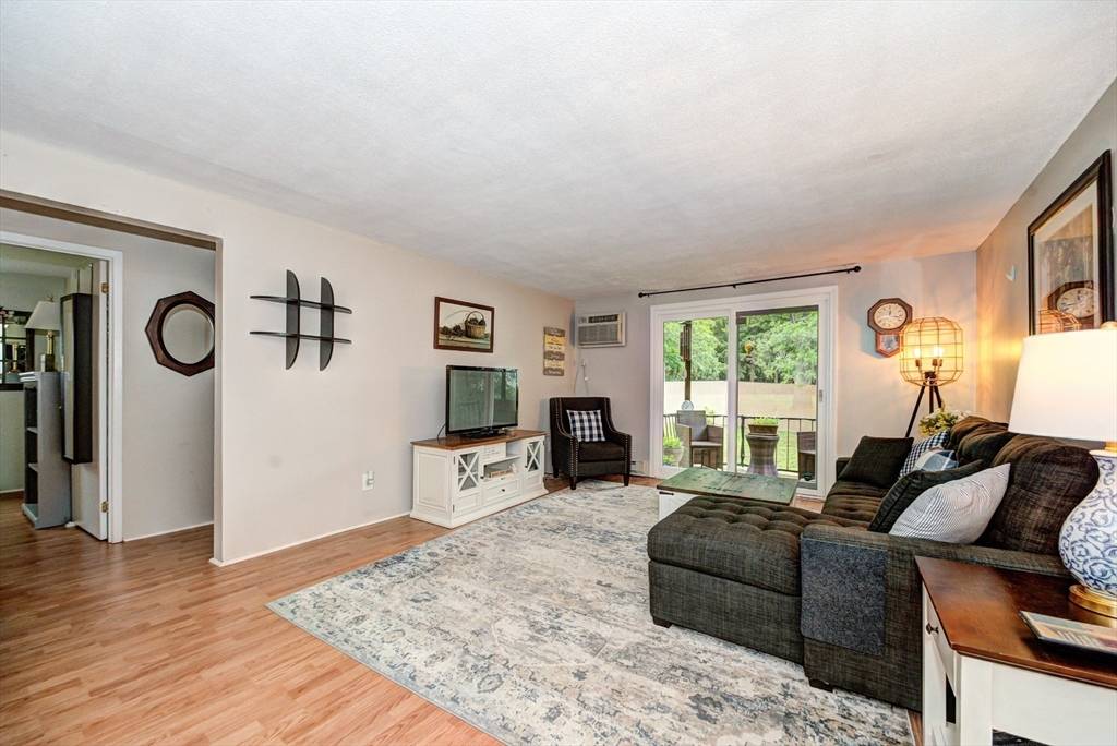 Dracut, MA 01826,100 Pemberton St #11