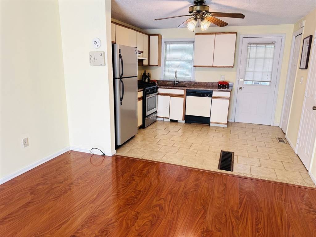 Lowell, MA 01854,257 Walker St #D