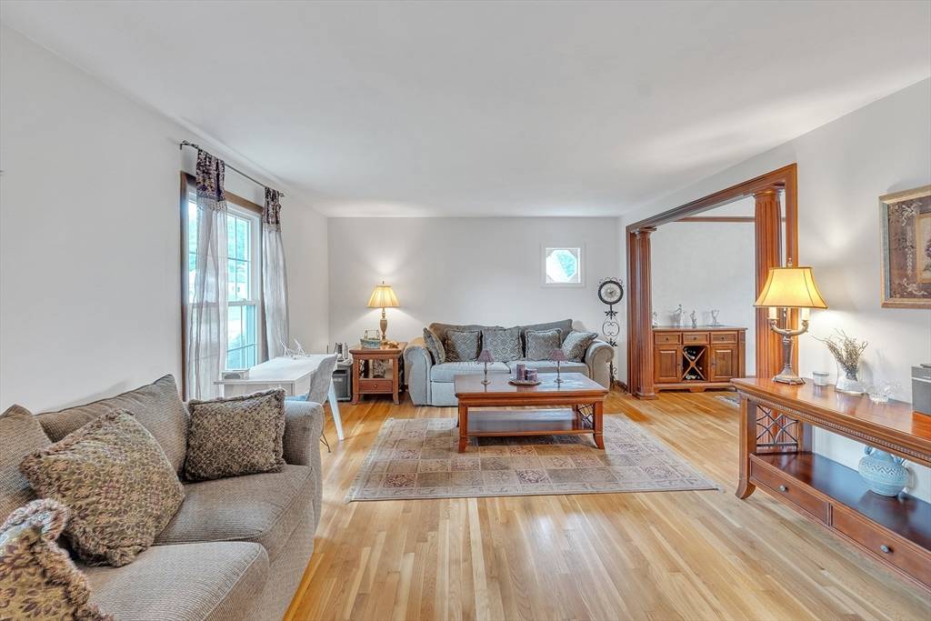 Auburn, MA 01501,5 Upland St