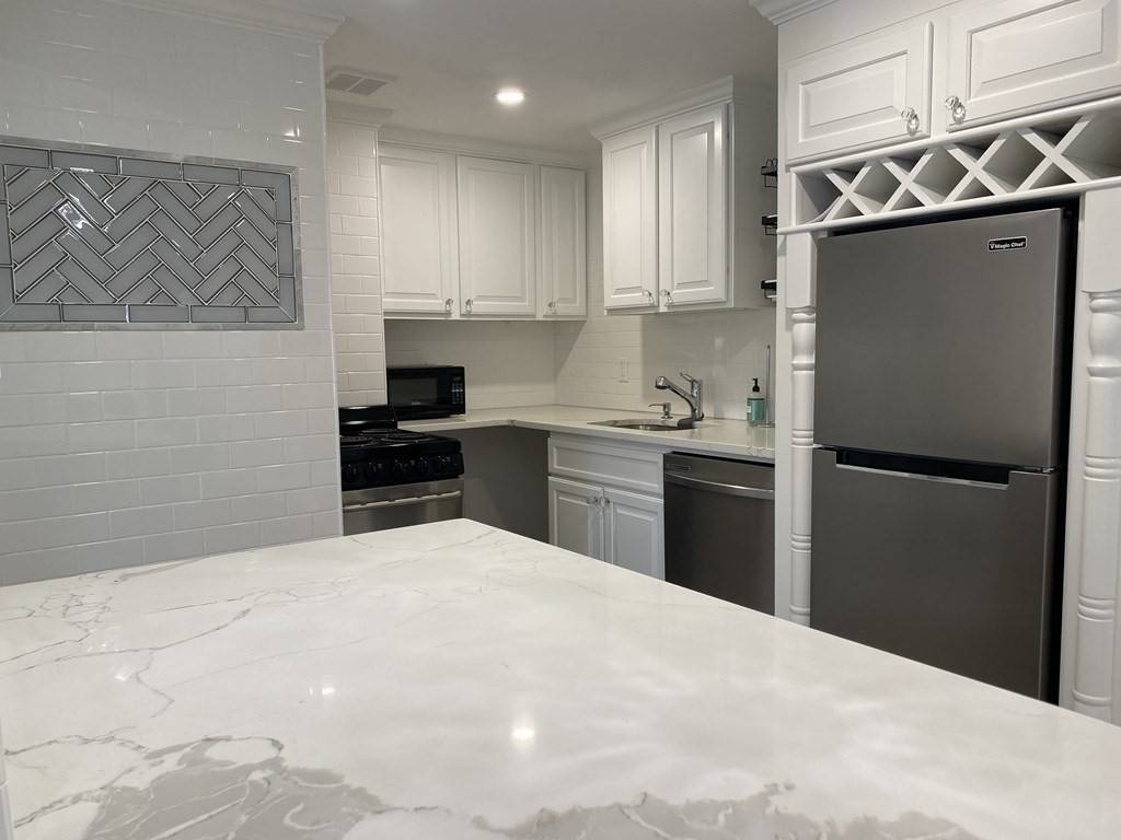 Needham, MA 02494,210 Hillside Ave #37