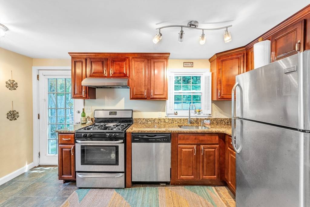 616 Poplar St Boston, MA 02131
