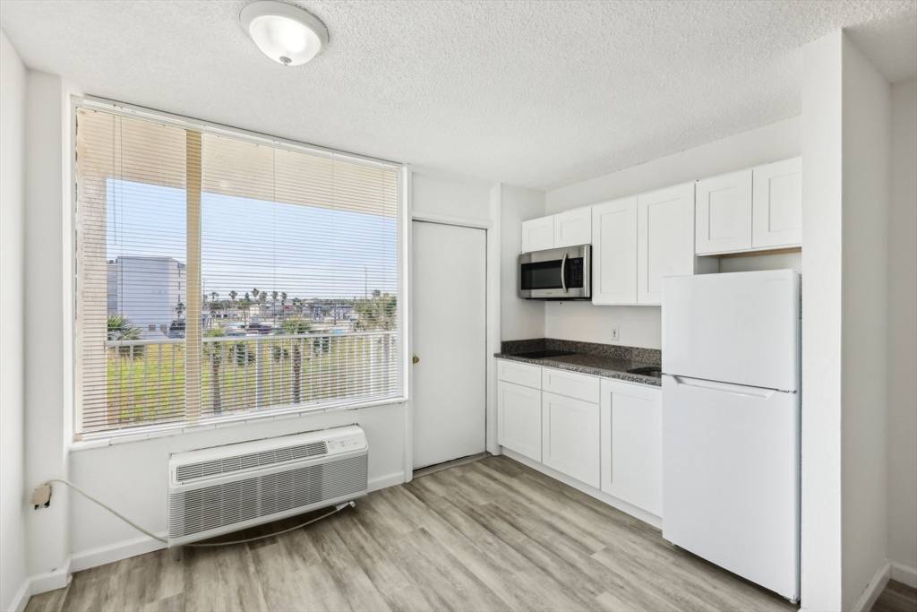 935 S Atlantic #302 Daytona Beach, FL 32118