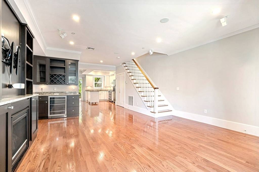 Boston, MA 02127,257 W 3rd #3