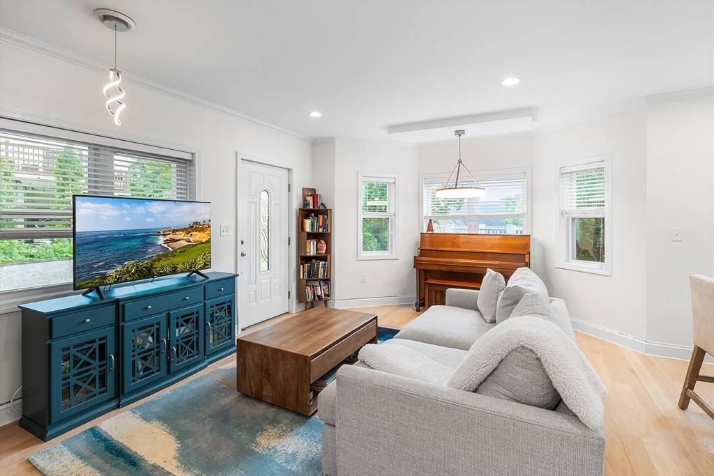 Lexington, MA 02420,9 Lisbeth St #9