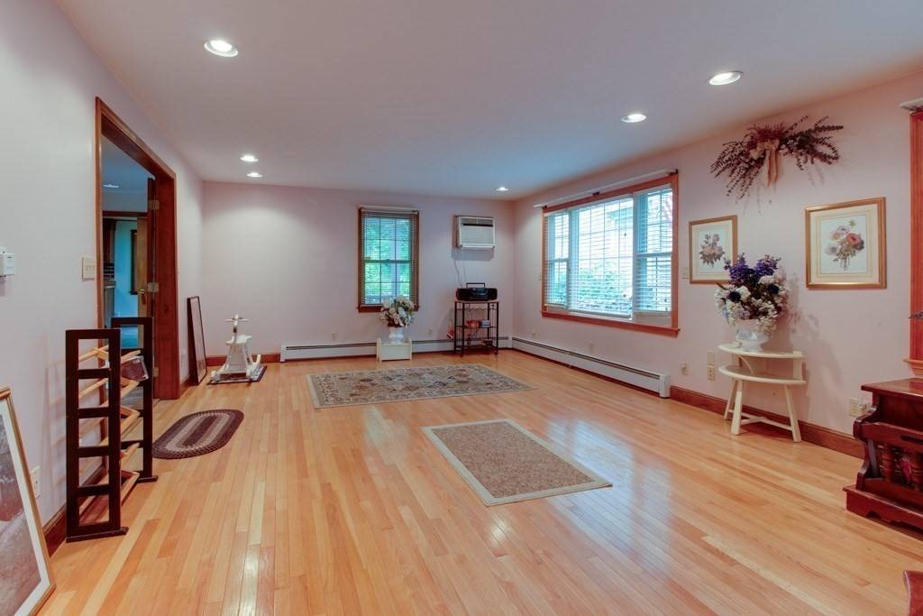 Methuen, MA 01844,46 Baremeadow St