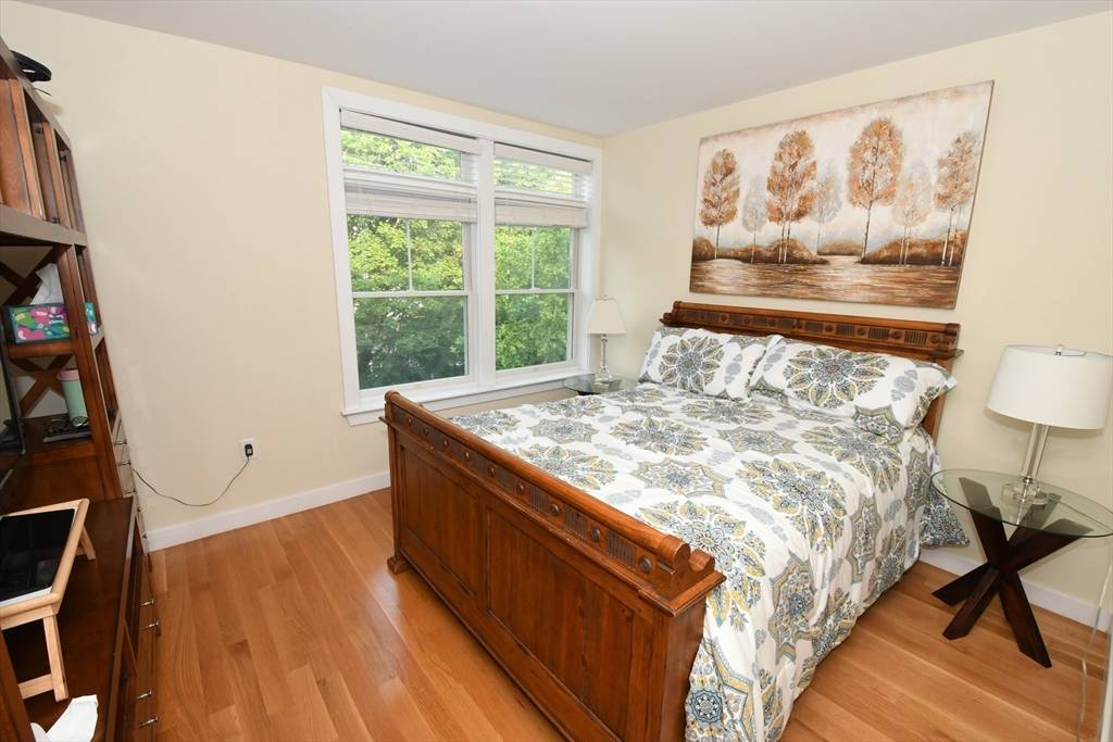 Brookline, MA 02467,321 Hammond Pond Pkwy #302
