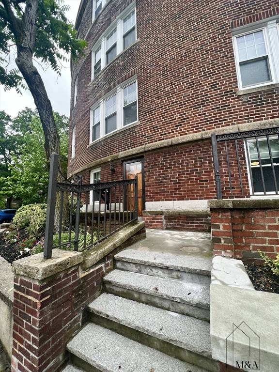 Brookline, MA 02446,576 Washington St #7