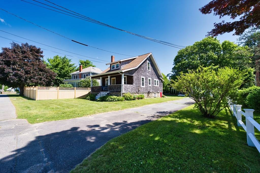 Dartmouth, MA 02748,15 North Pleasant