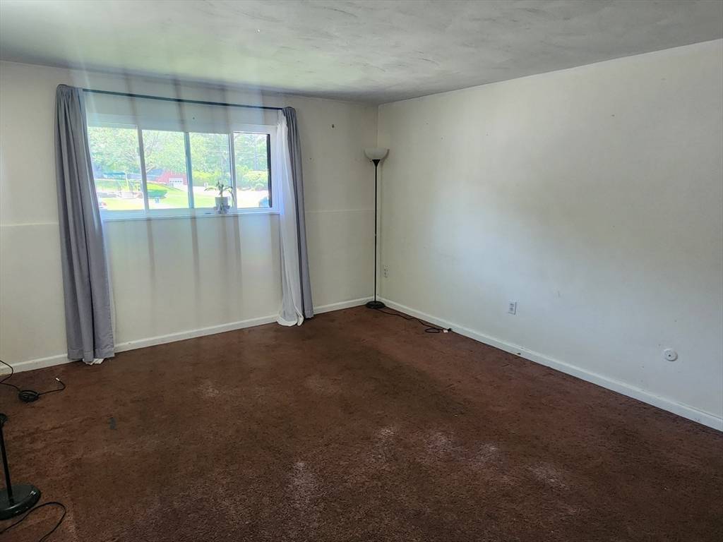 Rutland, MA 01543,176 Maple Avenue #2-1