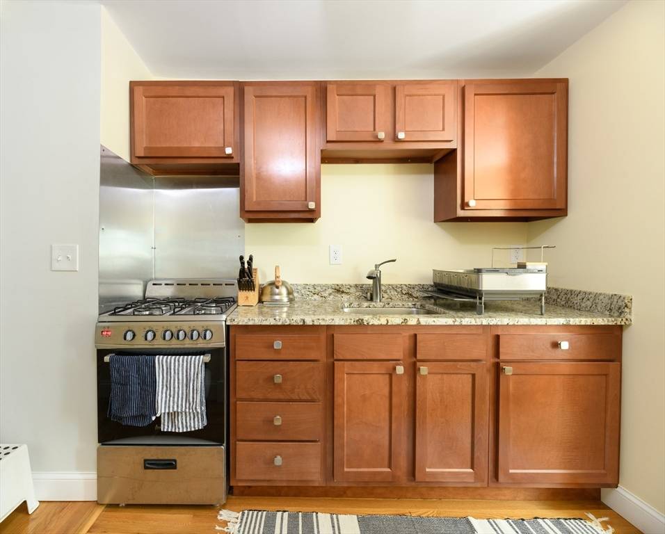 Somerville, MA 02143,49 Laurel St #3