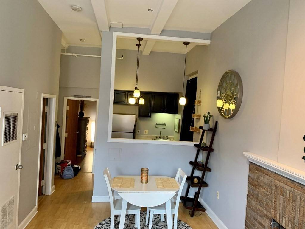 Haverhill, MA 01832,18-22 Essex St #11
