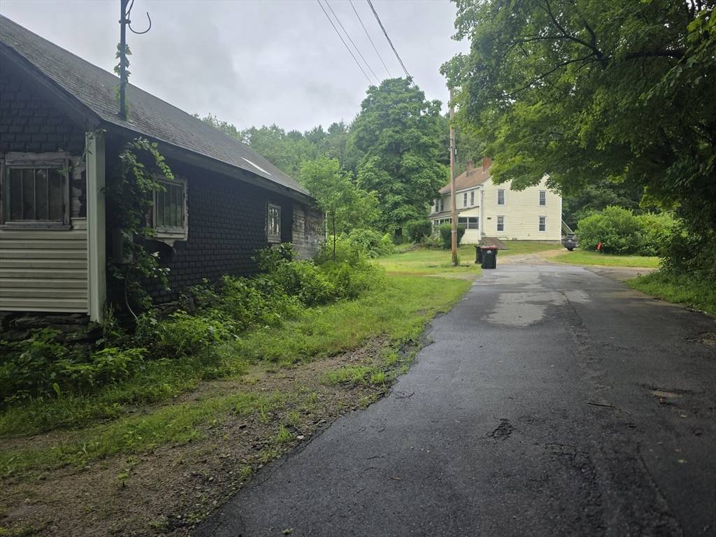 Charlton, MA 01507,9 Piehl Dr
