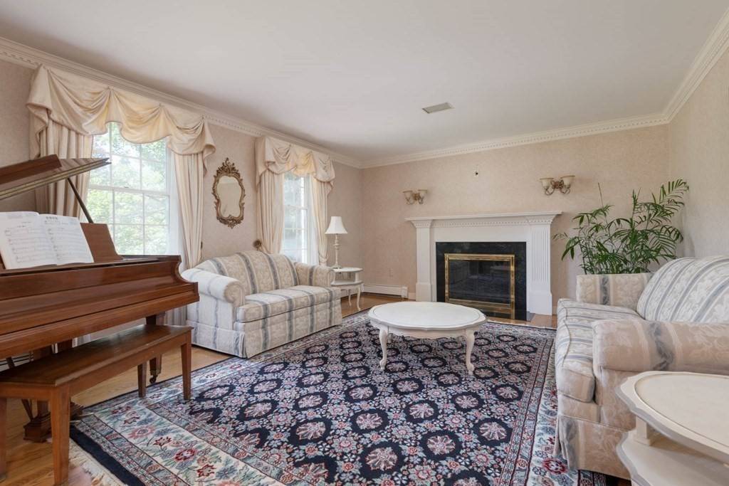 Weston, MA 02493,4 Elliston Road
