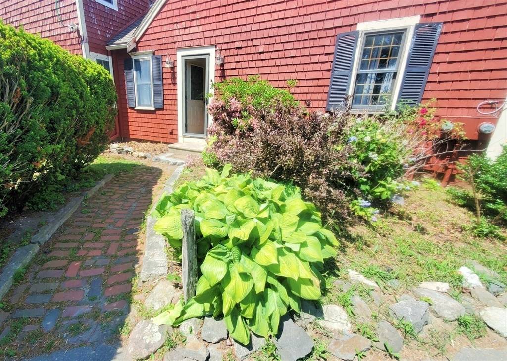 Halifax, MA 02338,592 Plymouth St #1