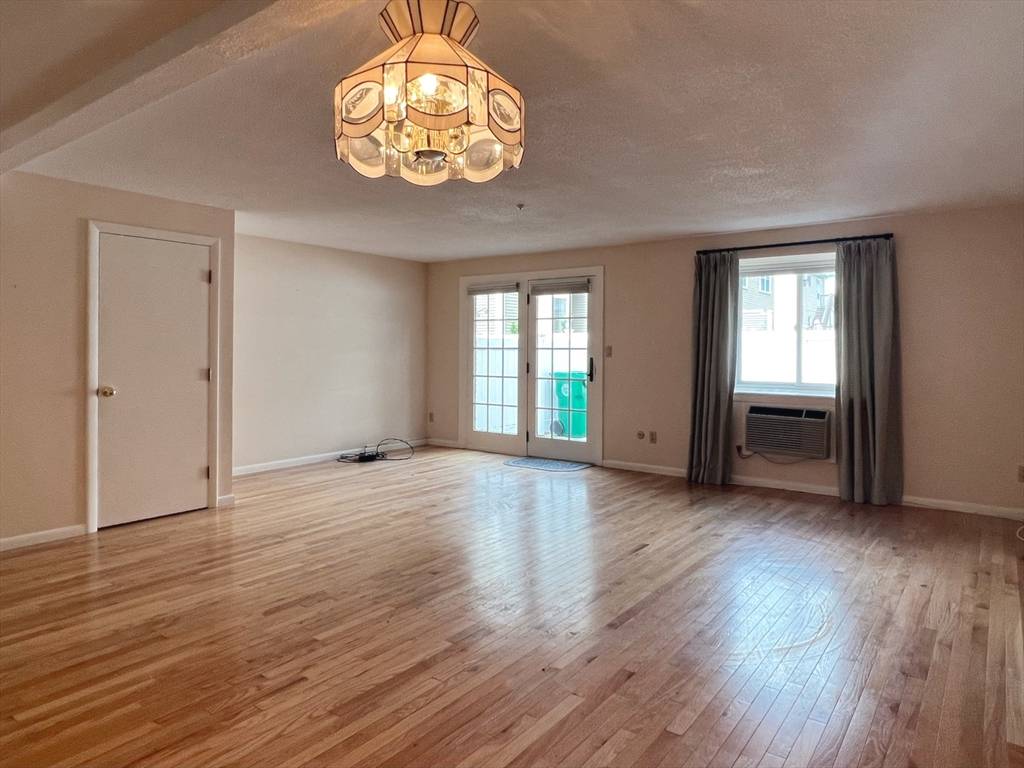 Newton, MA 02461,44 Floral St #44
